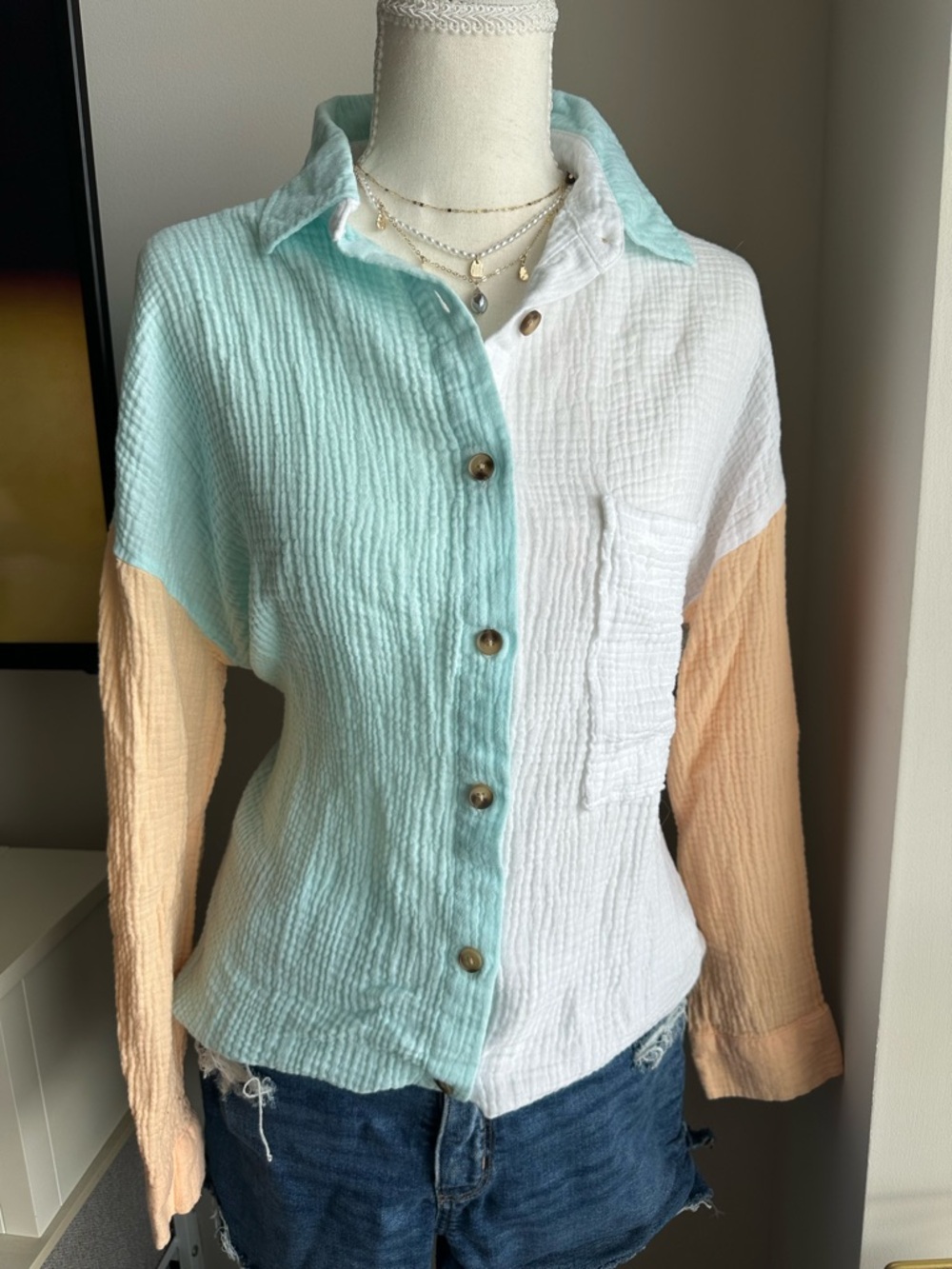 Simply Southern Colorblock Crinkle Button-Down Shirt in Mint, White & Peach